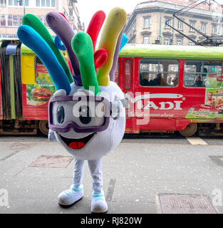 Sarajevo, Bosnien und Herzegowina. 5. Februar, 2019. Groodvy Maskottchen von EYOF 2019 (European Youth Olympics Festival 2019) dieses Festival auf Straßen von Sarajevo Credit Förderung: vedad Ceric/Alamy leben Nachrichten Stockfoto