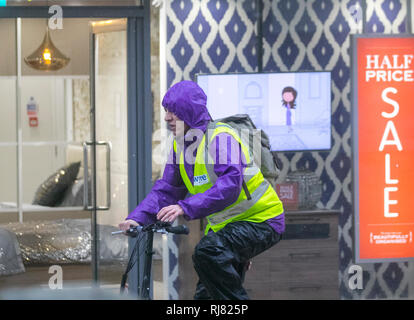 Preston, Lancashire. 5. Februar, 2019. UK Wetter. Kalt, nass und windig in der Innenstadt. Kredit; MediaWorldImages/AlamyLiveNews Stockfoto