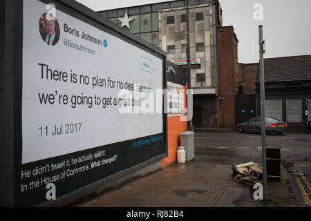 Glasgow, Schottland, 5.Februar 2019. Reklametafeln, die durch die anti-Brexit Gruppe", die die Esel' führte, zeigt ein Zitat von Konservativen Partei MP Boris Johnson, in dem er spricht von den großen Deal Großbritannien würde auf die EU verlassen, im East End von Glasgow, Schottland, 5. Februar 2019 erhalten. Die Guerilla Plakatkampagne ist die Initiative von sechs Freunde, die Geld crowdfunded in der Lage sein, zu posten, was Sie glauben, sind die "größte liegt". Bild: Jeremy Sutton-Hibbert / alamy Leben Nachrichten. Stockfoto