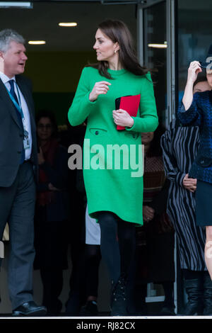 London, Großbritannien. 5. Februar, 2019. Catherine Herzogin von Cambridge visits Alperton Community School in London zur Unterstützung der Platz 2 Werden die geistige Gesundheit von Kindern Woche. Credit: Nils Jorgensen/Alamy leben Nachrichten Stockfoto