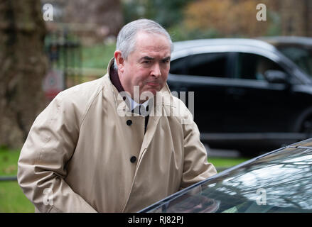 London, Großbritannien. 05 Feb, 2019. Geoffrey Cox, Attorney General, verlässt die Sitzung. Credit: Tommy London/Alamy leben Nachrichten
