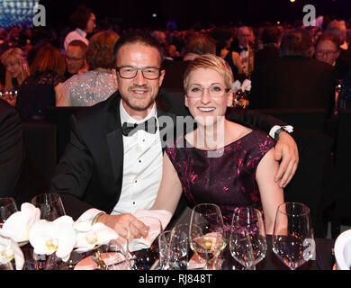 Wiesbaden, Deutschland. 02 Feb, 2019. Fredi Bobic mit Frau Britta Poolfoto! Ball des Sports in Wiesbaden auf 02.02.2019 | Verwendung der weltweiten Kredit: dpa/Alamy leben Nachrichten Stockfoto