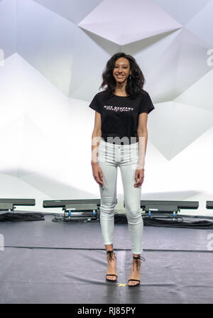 Rust, Deutschland. 04 Feb, 2019. Miriam Cisse (Miss Saarland), Kandidaten für die Wahl der "Miss Deutschland", ist auf der Bühne des Leistung in den Europa-Park. Die Wahl der "Miss Deutschland 2019" wird am 23.2.2019 in Rust. Quelle: Patrick Seeger/dpa/Alamy leben Nachrichten Stockfoto