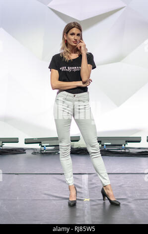 Rust, Deutschland. 04 Feb, 2019. Marianne Kock (Miss Bremen), Kandidaten für die Wahl der "Miss Deutschland", ist auf der Bühne bei der Präsentation in den Europa-Park. Die Wahl der "Miss Deutschland 2019" wird am 23.2.2019 in Rust. Quelle: Patrick Seeger/dpa/Alamy leben Nachrichten Stockfoto