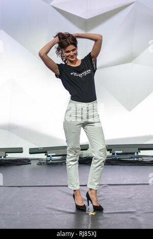 Rust, Deutschland. 04 Feb, 2019. Natali Grekow (Miss Thüringen), Kandidaten für die Wahl der "Miss Deutschland", ist auf der Bühne bei der Präsentation in den Europa-Park. Die Wahl der "Miss Deutschland 2019" wird am 23.2.2019 in Rust. Quelle: Patrick Seeger/dpa/Alamy leben Nachrichten Stockfoto