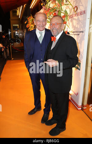 Berlin, Deutschland. 05 Feb, 2019. Michael Mendl (l) und Leonhard Müller als Gäste an der Askania Award im Wintergarten. Credit: Gerald Matzka/dpa-Zentralbild/dpa/Alamy leben Nachrichten Stockfoto