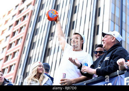 Boston, Mass., 5. Februar 2019. New England Patriots festes Ende Rob Gronkowski (87) feiert während der patriots Super Bowl LIII Siegesparade in Boston, Mass. Eric Canha/CSM/Alamy leben Nachrichten Stockfoto