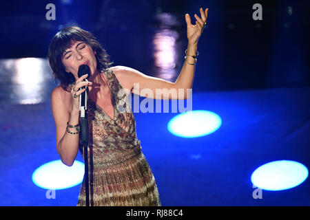 Sanremo, Italien. 06 Feb, 2019. Foto Gian Mattia D'Alberto/LaPresse 05 Febbraio 2019 Sanremo, Italien Spettacolo Festival di Sanremo 2019, prima serata Nella Foto: Giorgia Foto Gian Mattia D'Alberto/LaPresse Februar 05th, 2019 San Remo, Italien Unterhaltung Sanremo Musikfestival 2019, am ersten Abend in der Foto: Giorgia Credit: LaPresse/Alamy leben Nachrichten Stockfoto