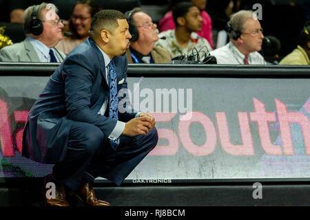 Winston-Salem, NC, USA. 5. Februar, 2019. Pittsburgh Panthers Head Coach Jeff Capel Uhren auf während der Überstunden des ACC Basketball matchup an LJVM Coliseum in Winston-Salem, NC. (Scott Kinser/Cal Sport Media) Credit: Csm/Alamy leben Nachrichten Stockfoto