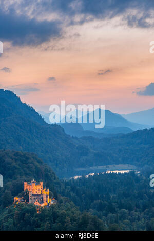 Schloss Hohenschwangau Alpsee, Schwangau bei Füssen, Allgäu, Oberbayern, Bayern, Deutschland, Europa Stockfoto