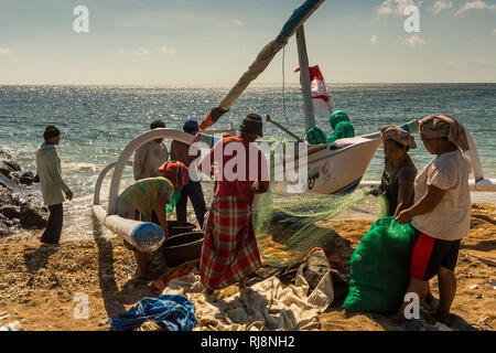 Amed, Fischer bei der Arbeit am Strand Stockfoto