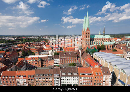 Blick über die Altstadt mit Marienkirche und Rathaus, Lübeck, Schleswig Holstein, Deutschland Stockfoto