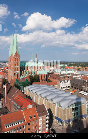Blick über die Altstadt mit Marienkirche und Rathaus, Lübeck, Schleswig Holstein, Deutschland Stockfoto