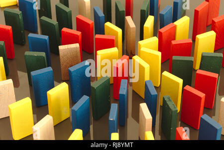 Farbe Blocks von der Ordnung ins Chaos und zurück; Stockfoto