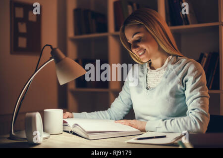 Das Lernen der Schüler zu Hause. Stockfoto