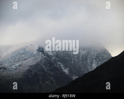 Schnee kommt in North Wales auf Snowdonia, Mittwoch, 21. November 2018. Ogwen Valley Stockfoto