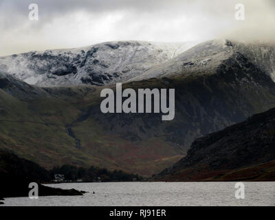 Schnee kommt in North Wales auf Snowdonia, Mittwoch, 21. November 2018. Ogwen Valley Stockfoto