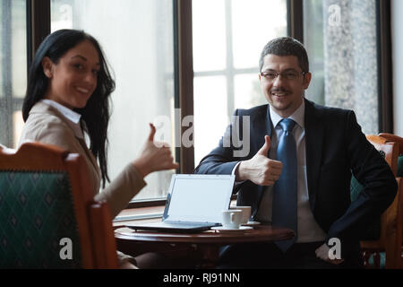 Zwei glückliche business Personen in Sitzung Stockfoto