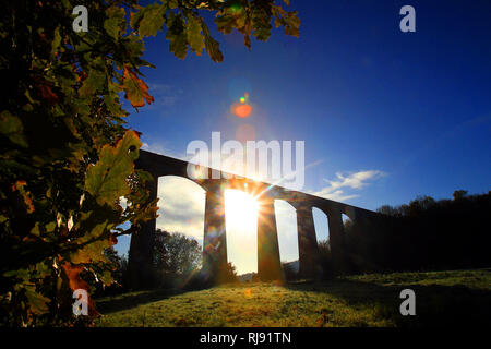 Wetter / HERBST BILD. Frosty Start für North Wales. Im Bild: am frühen Morgen Licht am Pontcysyllte Aquädukt. Montag 29. Oktober 2018. Stockfoto