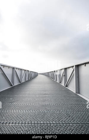 Stahlbücke für Fußgänger Stockfoto