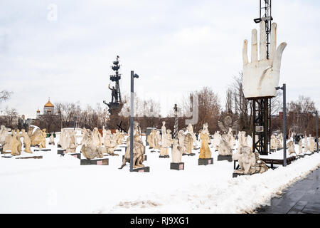 Moskau, Russland - Januar 18, 2019: alte Statuen im Außenbereich Muzeon Park der Künste (Park des gefallenen Helden, gefallenen Monument Park) in der Nähe von Neue tretjakow Ga Stockfoto