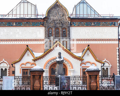 Moskau, Russland - Januar 24, 2019: Frontansicht des Hauptgebäudes der nationalen Kunst Museum der Staatlichen Tretjakow-Galerie in Lavrushinsky Lane in Moskau Stadt Stockfoto