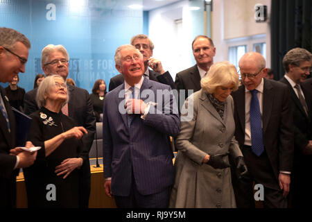 Der Prinz von Wales und die Herzogin von Cornwall mit der Richter des Obersten Gerichts bei einem Besuch der Oberste Gerichtshof der Vereinigten Königreich in Parliament Square, London, auf sein 10-jähriges Jubiläum feiern. Stockfoto