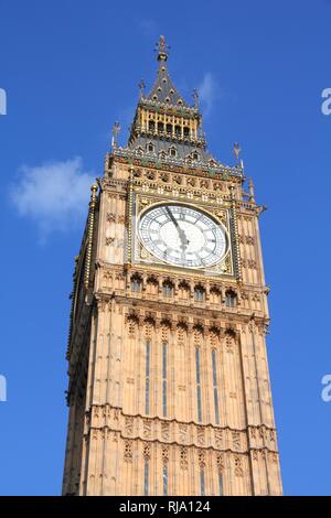 London, Vereinigtes Königreich - Palast von Westminster (Häuser des Parlaments) Big Ben Clock Tower. UNESCO-Weltkulturerbe. Stockfoto