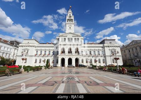 ARAD, Rumänien - 13. August: die Menschen besuchen die Altstadt am 13 August, 2012 in Arad, Rumänien. Arad ist die Hauptstadt von Arad County und 12 bevölkerungsreichsten R Stockfoto