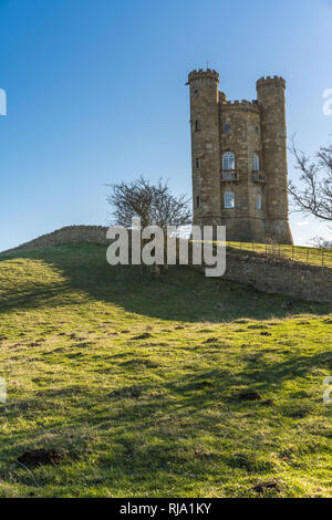 Broadway Tower, dem achtzehnten Jahrhundert torheit am Broadway Hügel oberhalb des Dorfes Broadway, Worcestershire, Großbritannien gebaut. Zweithöchsten Punkt in der Cotsw Stockfoto