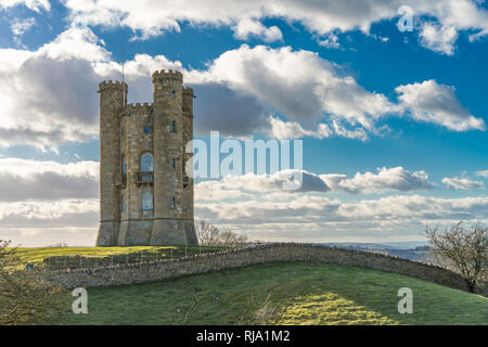 Broadway Tower, dem achtzehnten Jahrhundert torheit am Broadway Hügel oberhalb des Dorfes Broadway, Worcestershire, Großbritannien gebaut. Zweithöchsten Punkt in der Cotsw Stockfoto