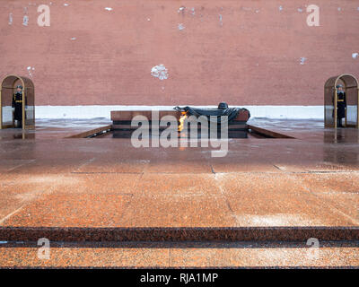 Moskau, Russland - Januar 25, 2019: Das Grab des Unbekannten Soldaten mit Schutz der Ehre, dem War Memorial, an die sowjetischen Soldaten während der Welt getötet gewidmet Stockfoto