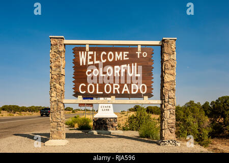 Mack, Colorado, Vereinigte Staaten - 19 August 2018: Aufnahme einer Willkommen im bunten Colorado Zeichen, das von der Interstate I-80 in Mack, Co. Stockfoto