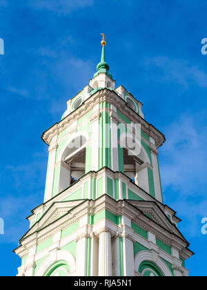 Glockenturm der Tempel (Kirche) der Enthauptung Johannes des Täufers unter Bor auf Serafimovicha Street in Moskau Stadt Stockfoto