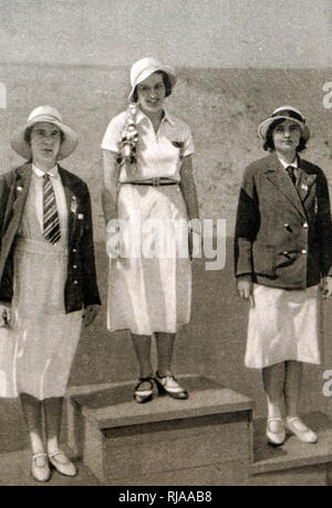 Foto: das Podium der Frauen Folie an der 1932 olympischen Spiele. Ellen Müller-Preis (1912 - 2007) nahm Gold für Österreich, Heather Seymour 'Judy' Guinness (1910-1952) Silber für Großbritannien & bronze Erna Bogen-Bog áti (1906 - 2002) in Ungarn. Stockfoto