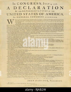 Kopie der Vereinigten Staaten die Erklärung der Unabhängigkeit ist die Erklärung der Zweite Kontinentale Kongress Konferenz an der Pennsylvania State House verabschiedet (jetzt als Independence Hall bekannt) in Philadelphia am 4. Juli 1776. Die Erklärung bekannt gegeben, dass die dreizehn amerikanischen Kolonien im Krieg mit dem Königreich Großbritannien jetzt selbst als dreizehn unabhängigen souveränen Staaten nicht mehr unter britischer Herrschaft. Mit der Erklärung, diese Staaten bildete eine neue Nation - die Vereinigten Staaten von Amerika. Stockfoto