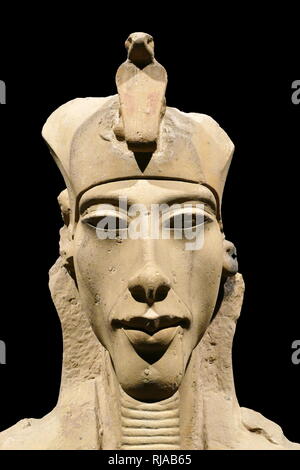 König Amenophis IV. mit der Doppelkrone von Ober- und Unterägypten. Amarna stil Skulptur ca. 1360 v. Chr.. Echnaton (vor dem fünften Jahr seiner Herrschaft als Amenophis IV. bekannt), war eine antike ägyptische Pharao der 18. Dynastie, die seit 17 Jahren regiert und starb vielleicht in 1336 v. Chr. oder 1334 v. Chr.. Er ist für eine Abkehr von traditionellen ägyptischen Polytheismus und die Einführung Gottesdienst galoppierte auf dem Aten festgestellt. Stockfoto
