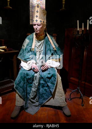 Gips portrait Statue von Heinrich von Blois (C. 1098 - 1171), bekannt als Henry von Winchester, war Abt von Glastonbury Abbey von 1126, und Bischof von Winchester von 1129 bis zu seinem Tod. Er war ein jüngerer Sohn von Stephen Henry, Graf von Blois von Adela von Normandie, Tochter von Wilhelm dem Eroberer und Mathilde von Flandern. Also, Er war ein jüngerer Bruder von Stephen, König von England. Stockfoto