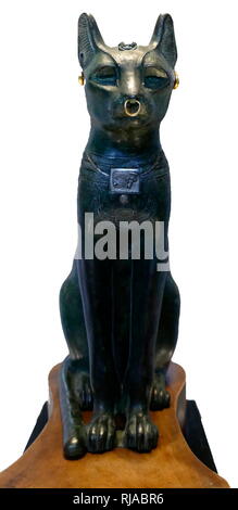 Die gayer-anderson Cat ist eine alte ägyptische Statue einer Katze, die stammt aus dem späten Periode (um 664 - 332 v. Chr.). Es ist aus Bronze, mit goldenen Verzierungen. Die Skulptur ist als Gayer-Anderson Katze nach Major Robert Grenville Gayer-Anderson. Die Katze trägt Schmuck und eine schützende wadjet Amulett. Ein skarabäus erscheint auf dem Kopf und einem geflügelten Skarabäus ist auf der Brust dargestellt. Stockfoto