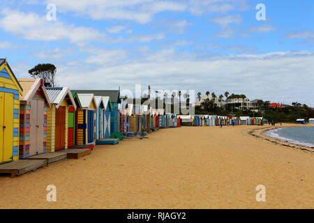 Besuchen sie Australien. Brighton Baden Boxen in Melbourne, Victoria, Australien auf den Strand von Port Phillip Bay Stockfoto