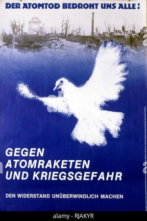 Der atomtod unse bedroht alle "atomare Tod droht alle' 1983, Anti-AKW-Krieg, Poster vom Deutschen Ausschuss für Freiheit veröffentlicht. Stockfoto