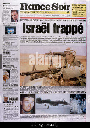 Schlagzeile in "France-Soir" einer französischen Zeitung, 23. Januar 1991 betreffend einen Raketenangriff auf Israel während des Golfkrieges (2. August 1990 - 28. Februar 1991). Unter dem Codenamen Operation Desert Shield und Desert Storm, der Krieg von den Alliierten Streitkräften geführt aus 35 Nationen von den Vereinigten Staaten gegen den Irak als Reaktion auf die irakische Invasion und Annexion Kuwaits. die bilder Französisch eingereicht Kommandanten und die französische Regierung unter Präsident Mitterrand zeigen. Stockfoto