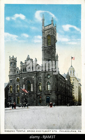 Postkarte mit der Darstellung der Freimaurertempel in Philadelphia, USA. 1 North Broad Street, direkt gegenüber vom Philadelphia City Hall, dient es als die Zentrale des Grand Lodge in Pennsylvania, Freien und Angenommenen Maurer. Der Tempel wurde in der mittelalterlichen Normannischen Stil von James H. Windrim konzipiert und im Jahr 1902 abgeschlossen Stockfoto