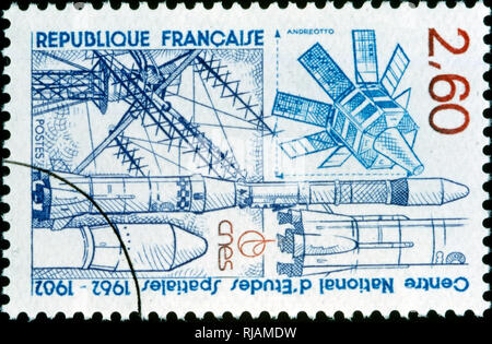 1982, französische Briefmarke zum Gedenken an den 20. Jahrestag des Nationalen Zentrums für Studien Stockfoto