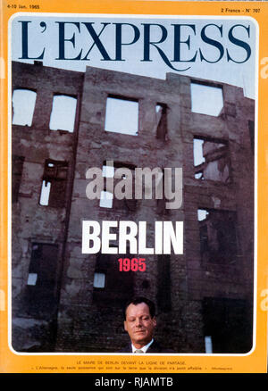 Vordere Abdeckung der Französischen Publikation "L'Express" schildert Willy Brandt (1913-1992), Bürgermeister von West Berlin und später ein wichtiger deutscher Staatsmann, war Führer der Sozialdemokratischen Partei Deutschlands (SPD) von 1964 bis 1987. Er diente als Bundeskanzler der Bundesrepublik Deutschland (West) von 1969 bis 1974 Stockfoto