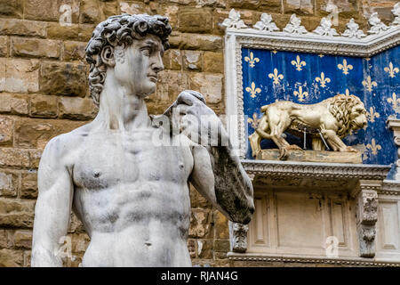 Eine Kopie Statue des David von Michelangelo am Eingang des Palazzo Vecchio Stockfoto