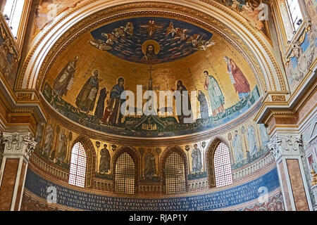 Die päpstliche Kathedra, Archbasilica St. Johannes im Lateran, der Kathedrale des Heiligsten Erlösers und des Heiligen Johannes des Täufers und des Evangelisten in den späteren Stockfoto