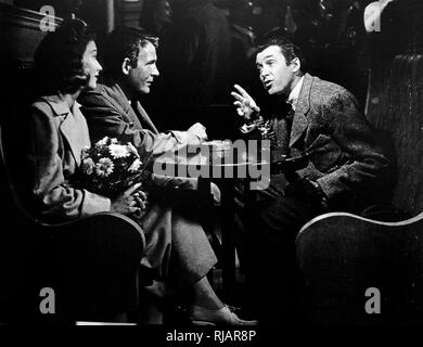 Harvey ist eine 50er-Komödie - Drama Film auf der Grundlage von Mary Chase's Play mit dem gleichen Namen, unter der Regie von Henry Koster, und Hauptdarsteller James Stewart, Josephine Hull. Die Geschichte handelt von einem Mann, dessen bester Freund ein pooka namens Harvey - in Form eines 6-Fuß, drei-und-ein-halb Zoll großer unsichtbare Kaninchen. Stockfoto