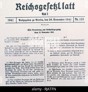 Ns-Zeit, Elfte Verordnung zur Ergänzung des Reichs Gesetz über die Staatsbürgerschaft. Ausgestellt am 25. November 1941. Ein Jude mit Wohnsitz im Ausland nicht ein deutsches Thema. Das Eigentum von einem Juden' aufgehört hat - eine Deutsche unterliegen, durch dieses Dekret ist vom Deutschen Reich beschlagnahmt. Wie konfiszierten Eigentums wird für "Zwecke im Zusammenhang mit der Lösung der jüdischen Frage verwendet werden." Juden, deren Eigentum konfisziert wurde somit nicht Erben der deutschen Bürger werden; zeigt Ihnen sind verboten. Stockfoto