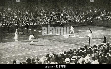 Gemischtes Doppelspiel in Wimbledon, SW London Stockfoto